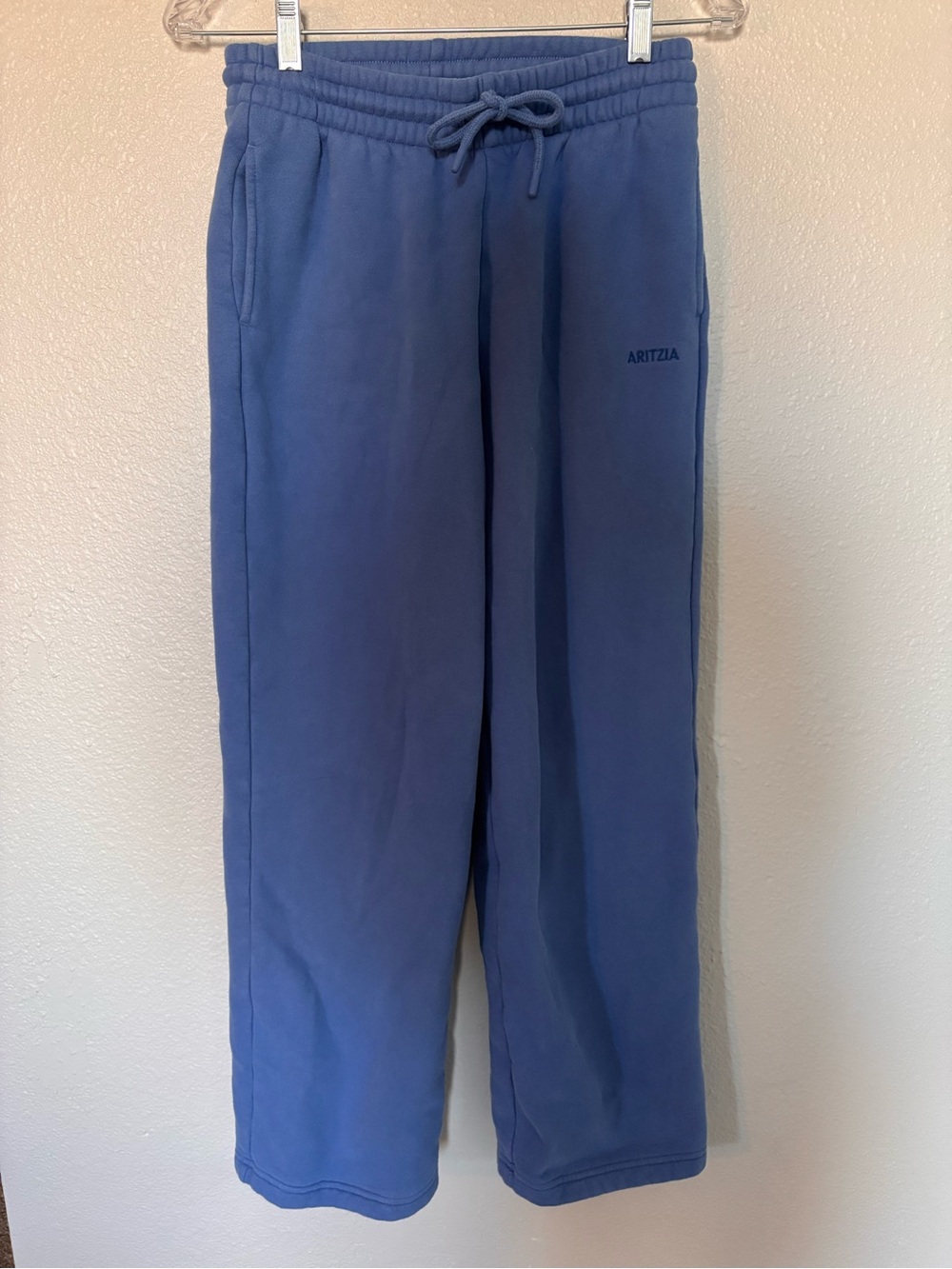 Aritzia Women’s Mid-Blue Fleece Drawstring sweats